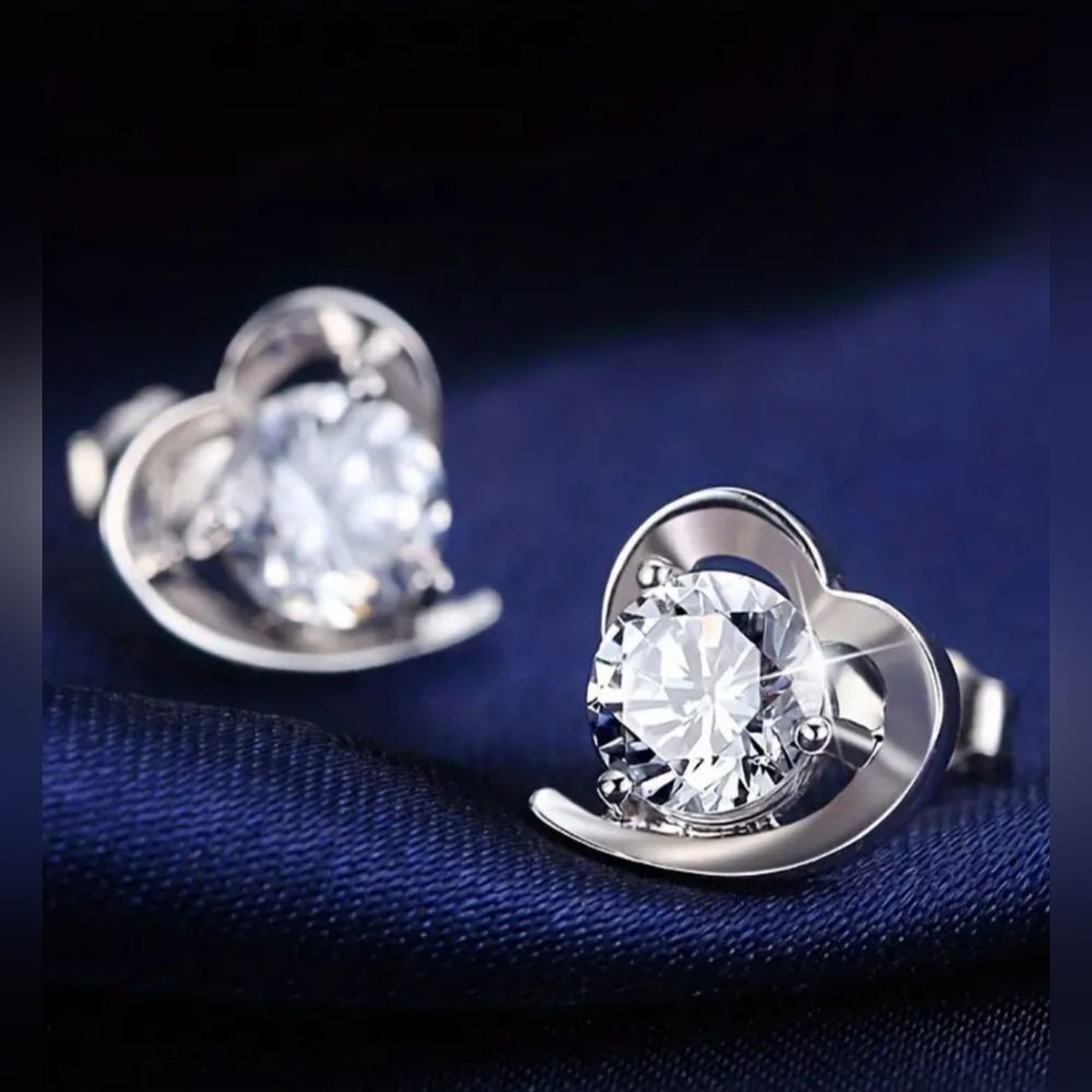 Heart Inlaid Zircon Earrings
